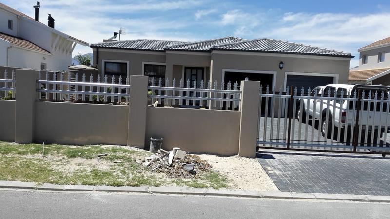 3 Bedroom Property for Sale in Tafelzicht Western Cape